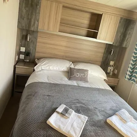 2 Bedroom Caravan To Rent In Allonby Maryport Exterior photo
